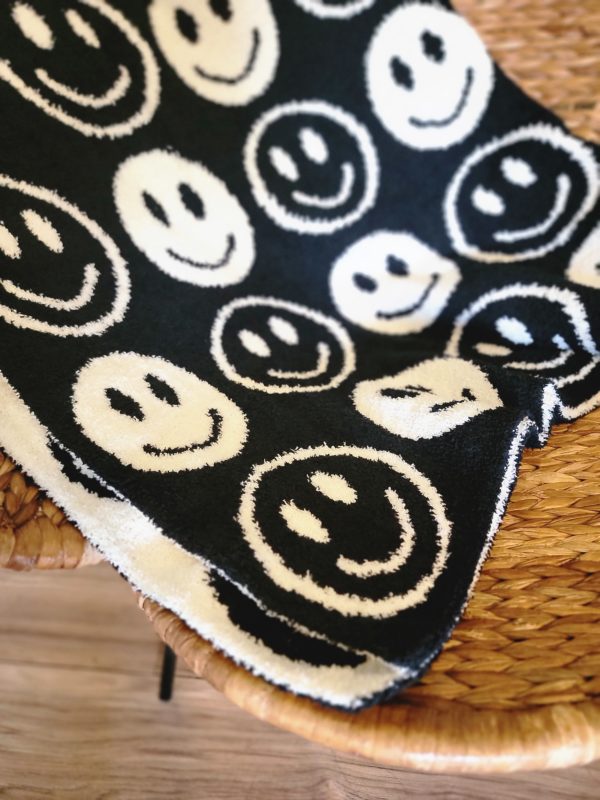 SMILEY COZY BLANKET - Image 2